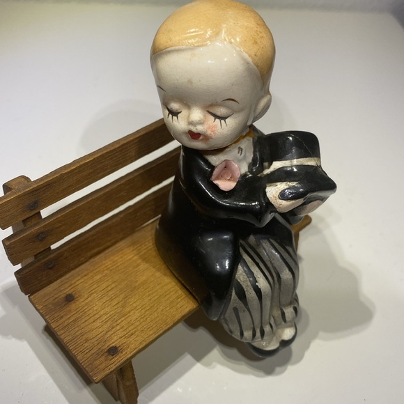 Vintage 50’s Kissing Wedding Couple on Bench Salt & Pepper Shakers - Picture 10 of 11